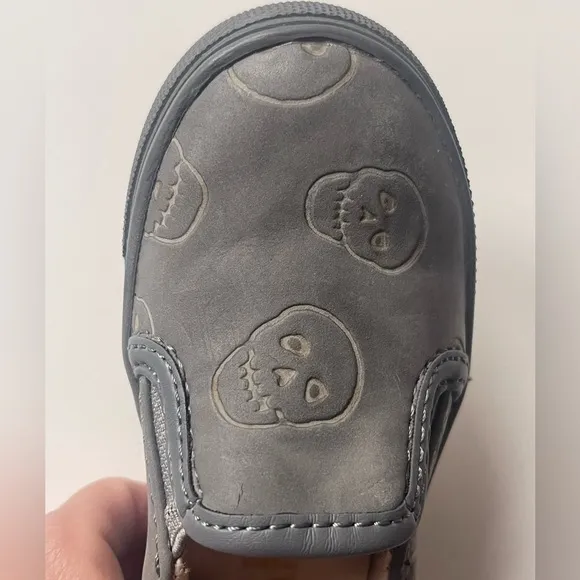 Akid Kids Unisex Gray Leather Skull Slip-On Shoes - Size 5
