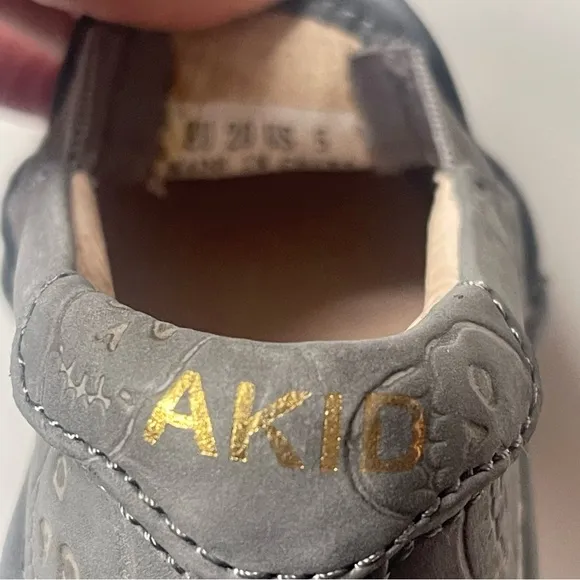 Akid Kids Unisex Gray Leather Skull Slip-On Shoes - Size 5
