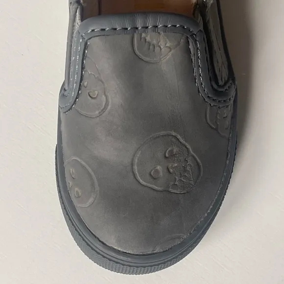 Akid Kids Unisex Gray Leather Skull Slip-On Shoes - Size 5