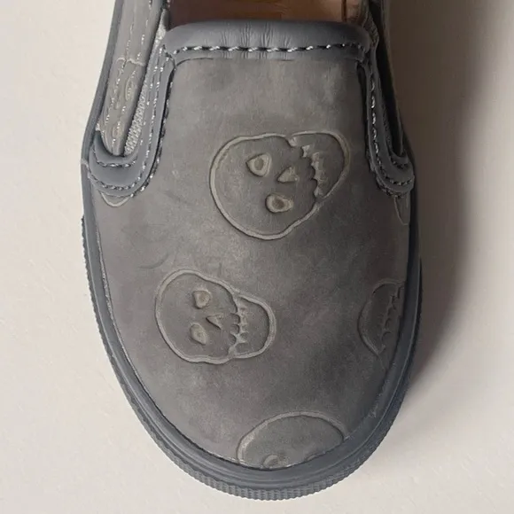 Akid Kids Unisex Gray Leather Skull Slip-On Shoes - Size 5