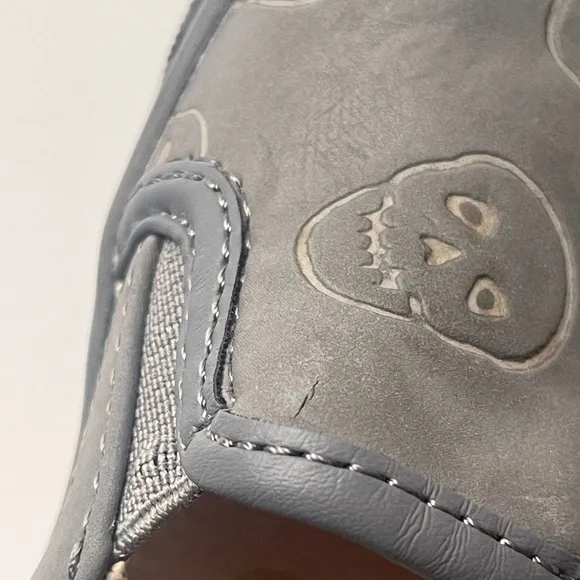 Akid Kids Unisex Gray Leather Skull Slip-On Shoes - Size 5