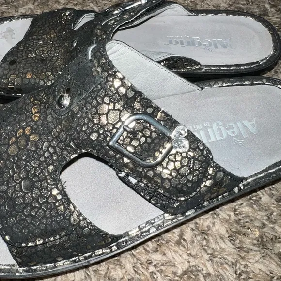 Alegria Metallic Shiny Strap Slip On Sandals Size 9