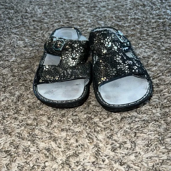 Alegria Metallic Shiny Strap Slip On Sandals Size 9