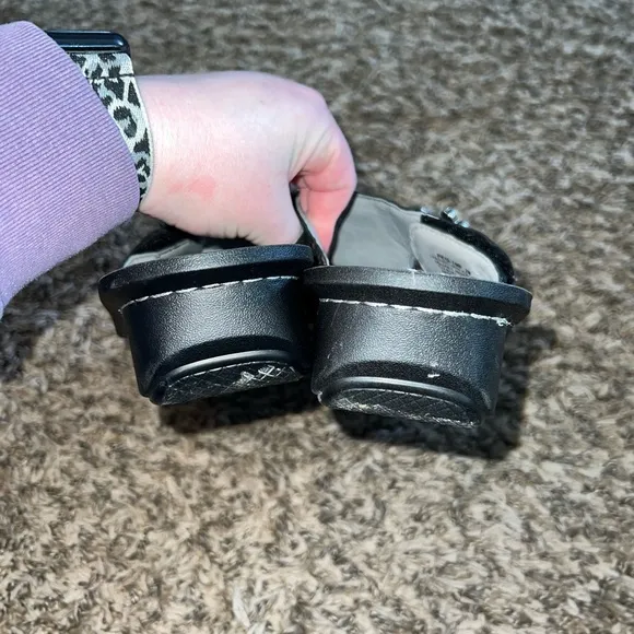 Alegria Metallic Shiny Strap Slip On Sandals Size 9