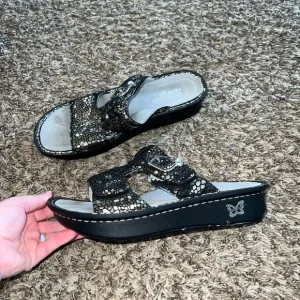 Alegria Metallic Shiny Strap Slip On Sandals Size 9