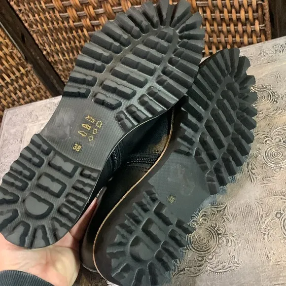 All Black Women’s Black Leather Zip Side Shoes Size 38