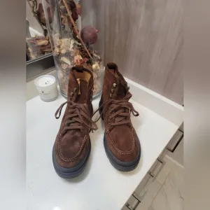Allen Edmonds Port Washington sawyer suede Boots 9.5 D