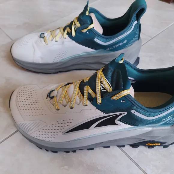 Altra Men's Olympus 5 -Trail Running Shoes - Gray / Teal
