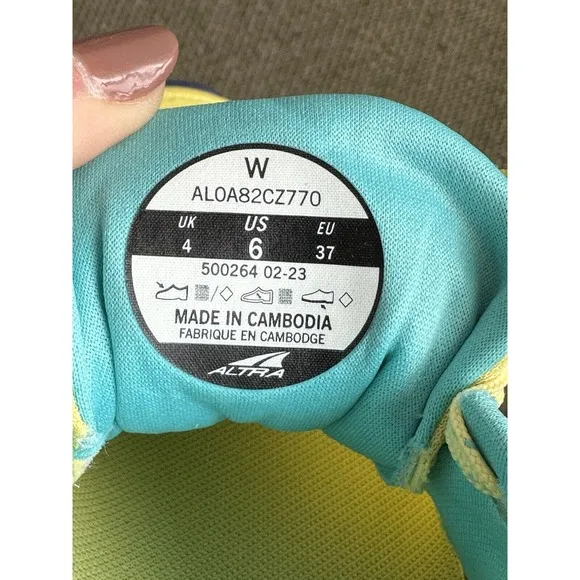 Altra Torin 7 Women's Size 6  Running Shoes Yellow AL0A82CZ770