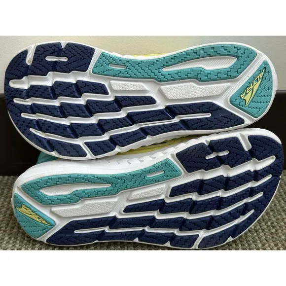 Altra Torin 7 Women's Size 6  Running Shoes Yellow AL0A82CZ770