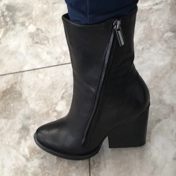 &amp; OTHER STORIES BLACK REAL GENUINE SOFT LEATHER SIDE ZIPPER BOOTS WORN 1X