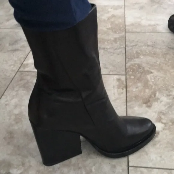 &amp; OTHER STORIES BLACK REAL GENUINE SOFT LEATHER SIDE ZIPPER BOOTS WORN 1X