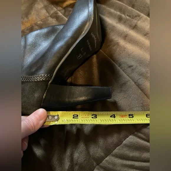 Angela Falconi, size 6.5, beautiful black leather boots, made in Italy.