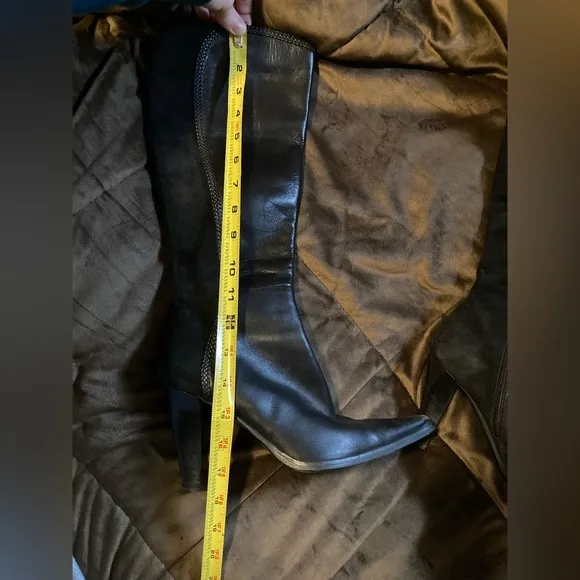 Angela Falconi, size 6.5, beautiful black leather boots, made in Italy.