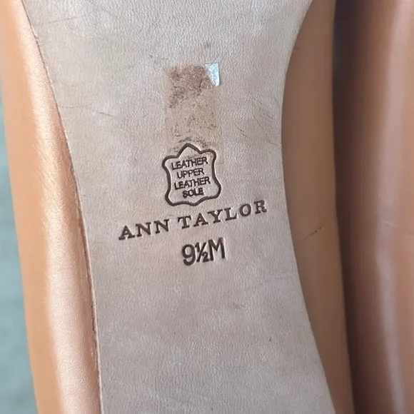 Ann Taylor camel brown buttery leather peep toe heels shoes size 9.5