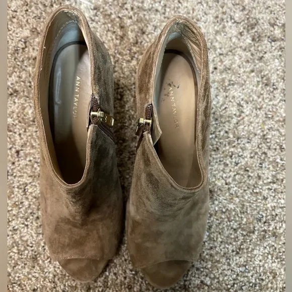 Ann Taylor Sloan Fringe Suede Peeptoe Heels Dark Caramel Women’s 6.5M