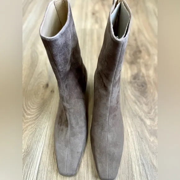 Ann Taylor Tapered Heel Suede Booties Pine Bark Color Size 8.5 NWOT