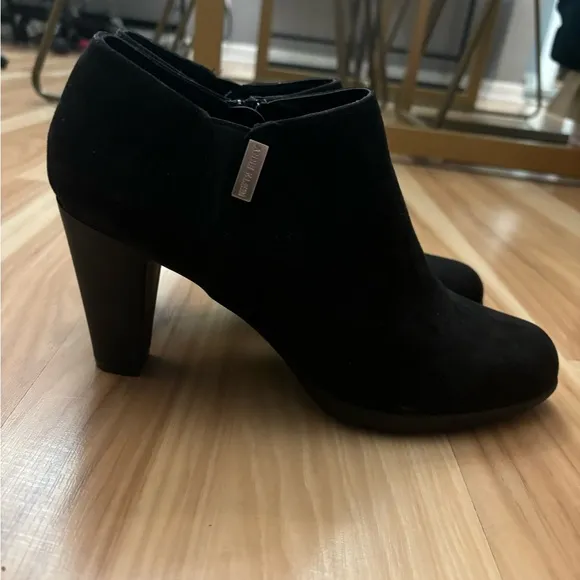 Anne Klein Women’s Xland Suede Booties Size 8.5 New
