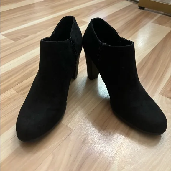 Anne Klein Women’s Xland Suede Booties Size 8.5 New
