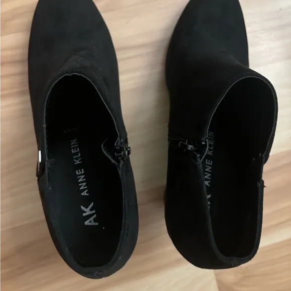 Anne Klein Women’s Xland Suede Booties Size 8.5 New