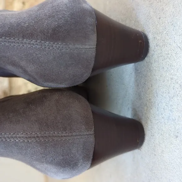 ANTHRO I Embroidered Grey Slouch Suede Kitten Heel Ankle Boots by Silent D, 6