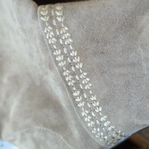 ANTHRO I Embroidered Grey Slouch Suede Kitten Heel Ankle Boots by Silent D, 6