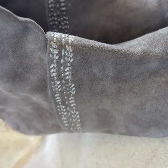 ANTHRO I Embroidered Grey Slouch Suede Kitten Heel Ankle Boots by Silent D, 6