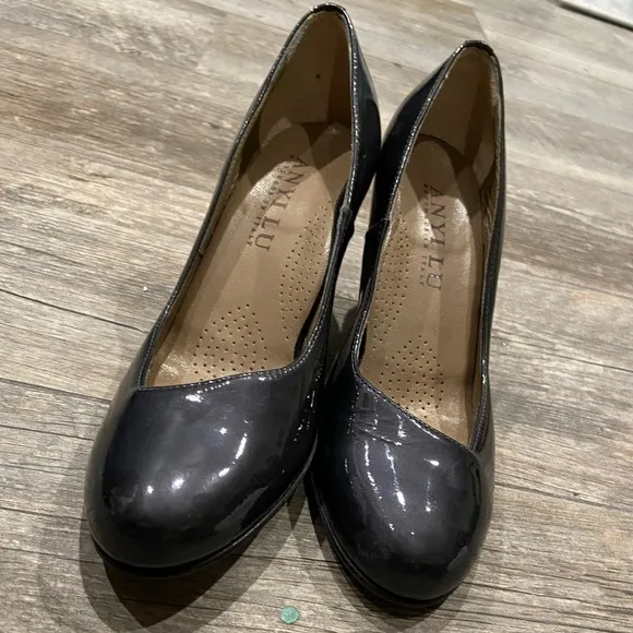 Anyi Lu | black patent leather heels