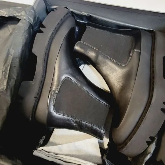 Aquatalia Holly Black Leather Lub Boots and Dust Bag Size 8 NIB