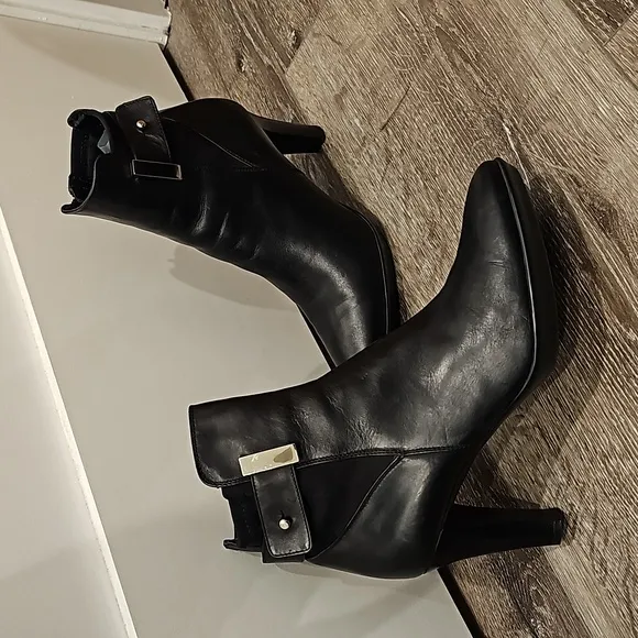 AQUATALIA Kate Middleton black ankle boots