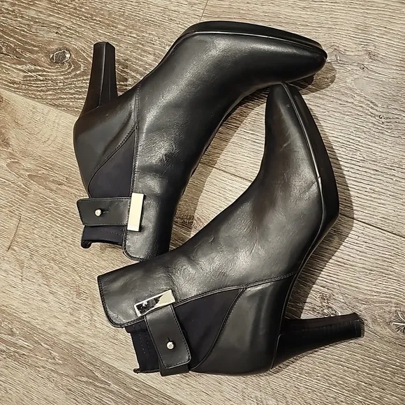 AQUATALIA Kate Middleton black ankle boots