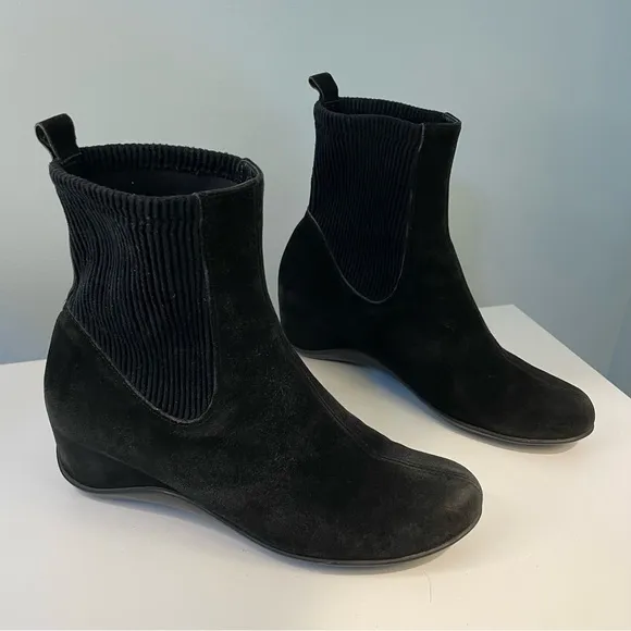 Aquatalia Versa Waterproof Black Nappa Suede Chelsea Wedge Ankle Boots 7