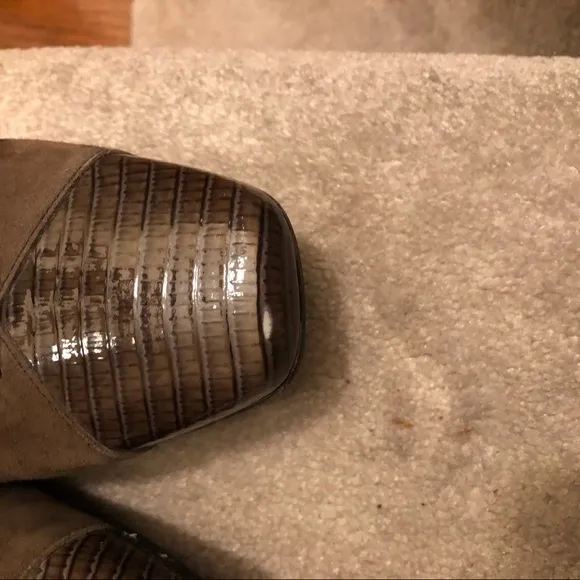 ARA German -made comfy pumps. soft genuine suede