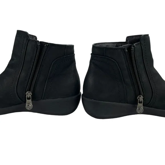 ARAVON FAIRLEE BLACK WATERPROOF LEATHER ZIP UP ANKLE BOOTS