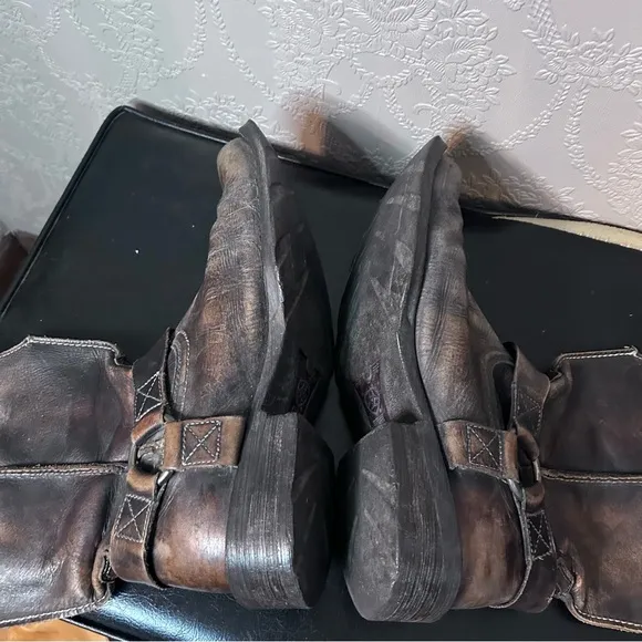 Ariat brown leather beautifully worn broken in boots 11D low profile