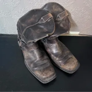 Ariat brown leather beautifully worn broken in boots 11D low profile
