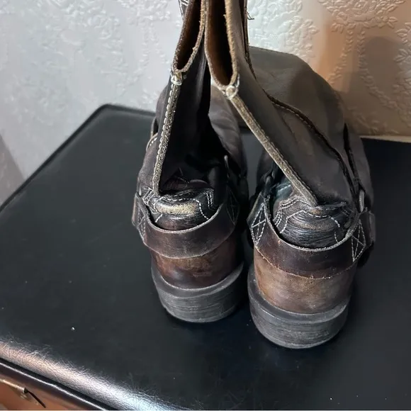 Ariat brown leather beautifully worn broken in boots 11D low profile