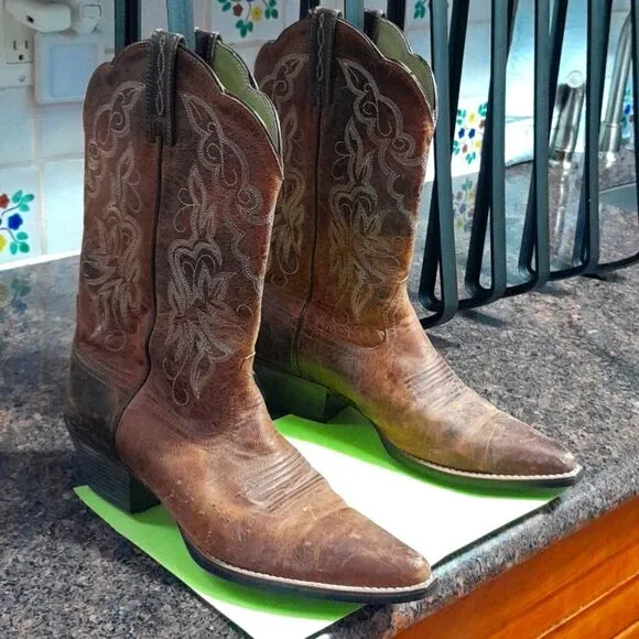 Ariat Cowgirl Boots...Size 8M