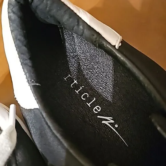 ARTICLE NO. Sneakers - Size 10