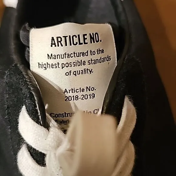 ARTICLE NO. Sneakers - Size 10