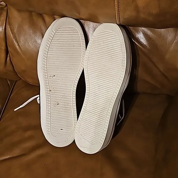 ARTICLE NO. Sneakers - Size 10