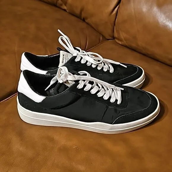 ARTICLE NO. Sneakers - Size 10