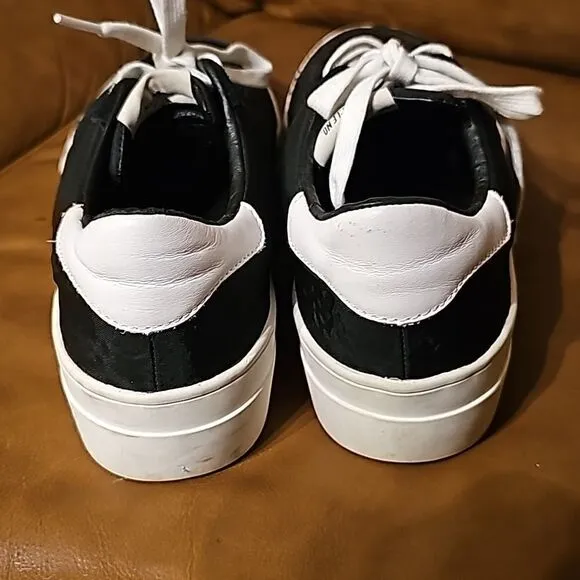 ARTICLE NO. Sneakers - Size 10