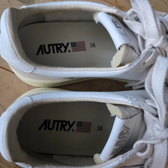 Autry Medalist Low Sneakers Size 38