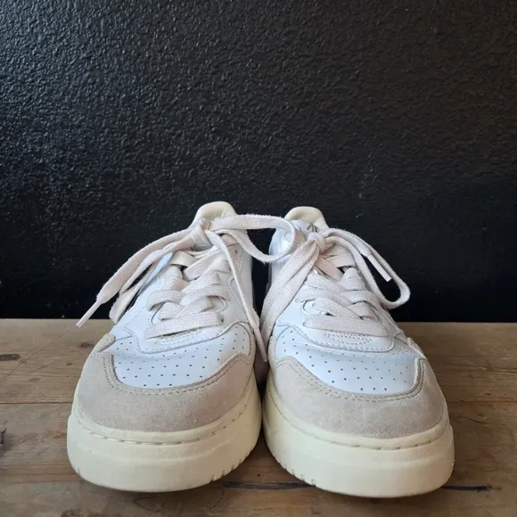 Autry Medalist Low Sneakers Size 38