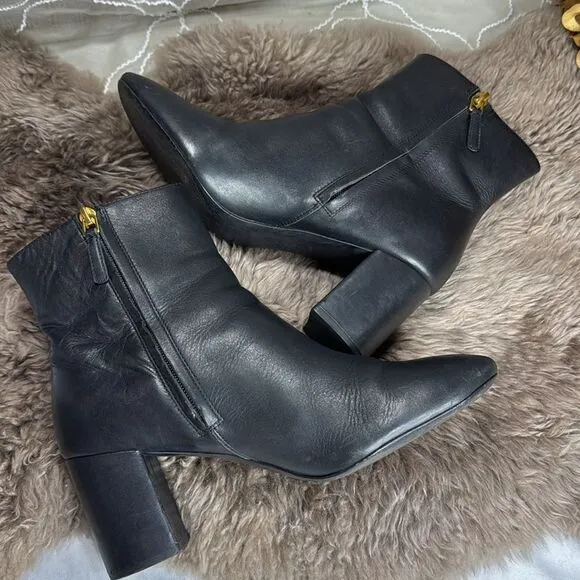 (B6) Tory Burch Women's Brooke Leather Bootiessize 10M