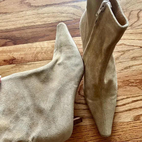 Barney’s New York - Co—Op. Tan Suede Women's Boots US size 8
