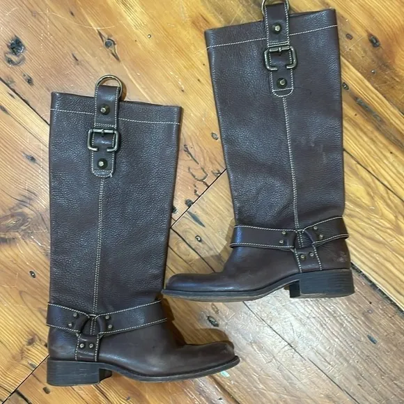 BCBG Maxazria Western Style Brown Leather Boots size 8