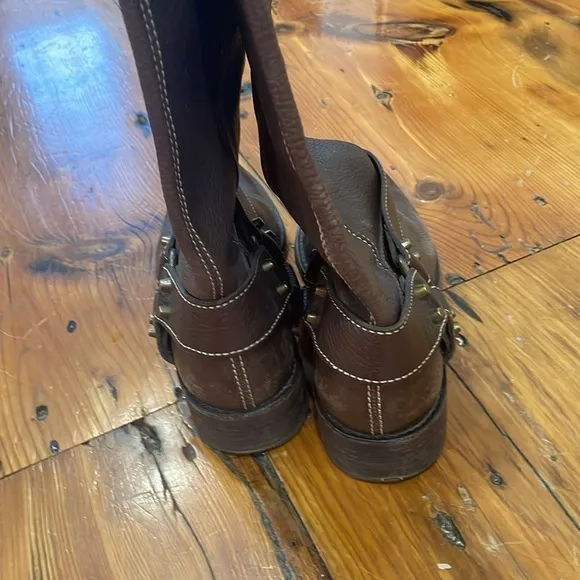 BCBG Maxazria Western Style Brown Leather Boots size 8