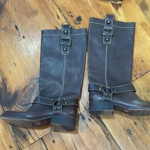 BCBG Maxazria Western Style Brown Leather Boots size 8